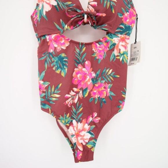 NWT Shade & Shore One Piece Swimsuit Tropical Floral Cut Out Detail Size 32B - Picture 3 of 7